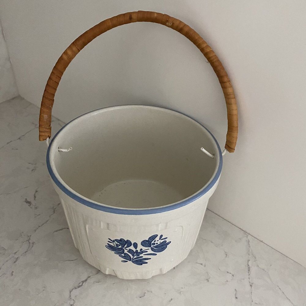 Pfaltzgraff Stoneware "Yorktowne" Basket Weave Textured White Wicker Like Handle